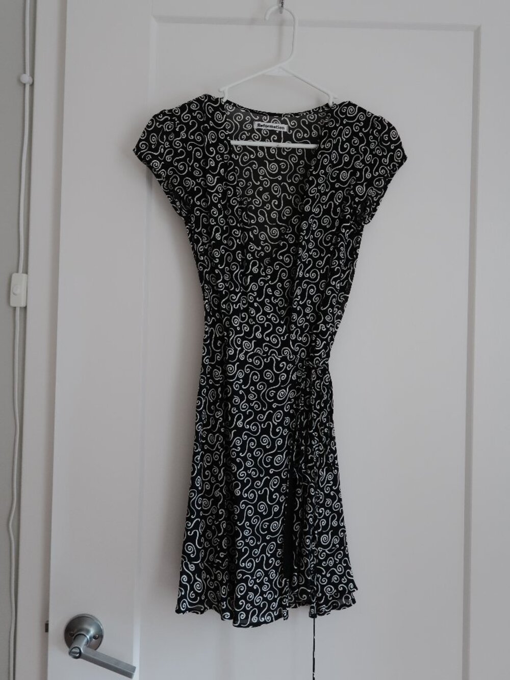 reformation radley wrap dress white swirl size XS